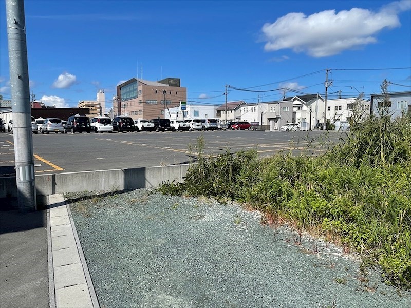 5801　八戸市城下一丁目　中古住宅 現地写真（前面道路含む現地写真）