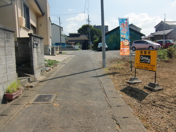 充実の周辺施設で住みやすさ◎陽当たり良好で建築条件もなし！ 現地写真（前面道路含む現地写真）