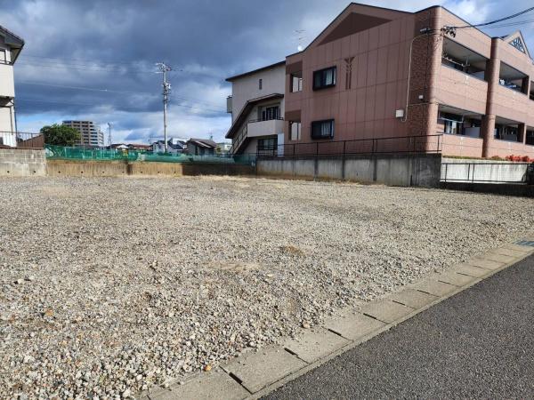 愛知県小牧市北外山 現地写真（前面道路含む現地写真）