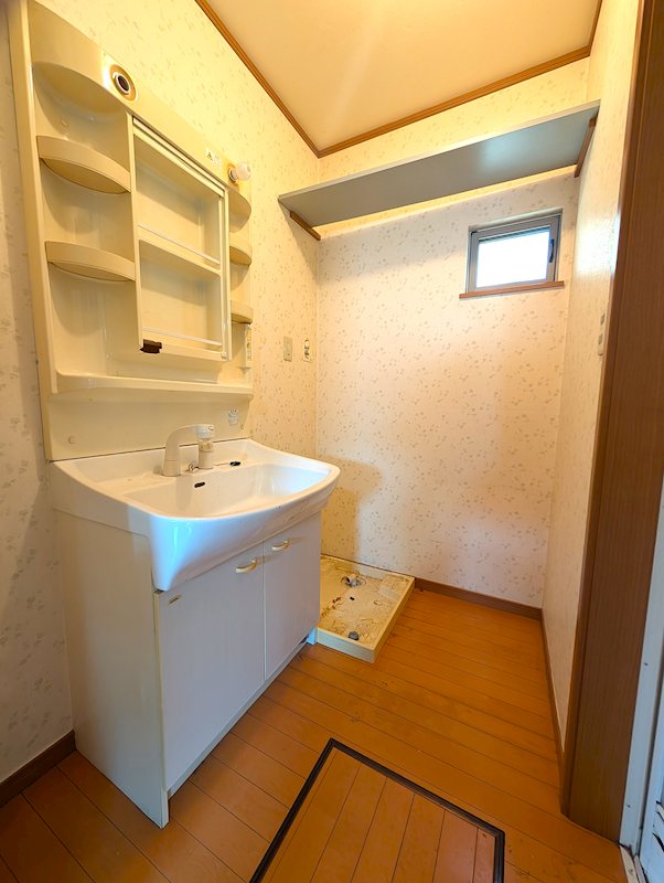 八尾市弓削町３丁目　中古戸建 内観写真（洗面台・洗面所）