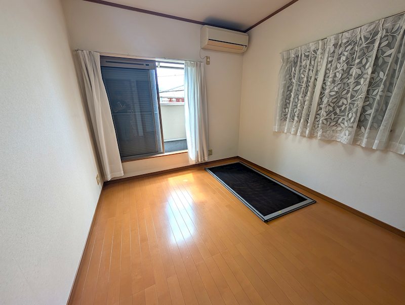 八尾市弓削町３丁目　中古戸建 内観写真（リビング以外の居室）