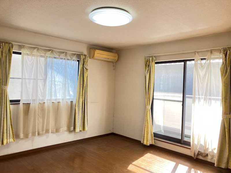 佐倉市ユーカリが丘7丁目　南公園通りに面した庭のある戸建 内観写真（リビング以外の居室）