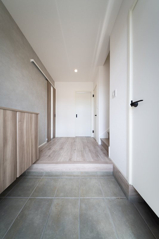 新築戸建　BeauGarden富里葉山【全30邸】　No7 現地写真（玄関）