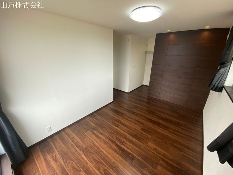 オール電化・太陽光発電の2018年築ヘーベルハウス注文住宅 内観写真（寝室）