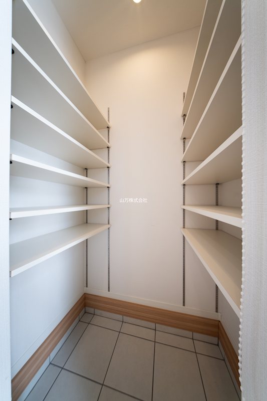 千葉県佐倉市西ユーカリが丘１丁目 現地写真（玄関）