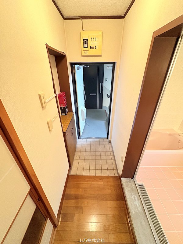 勝田台クローバーハイツ３号棟 現地写真（玄関）