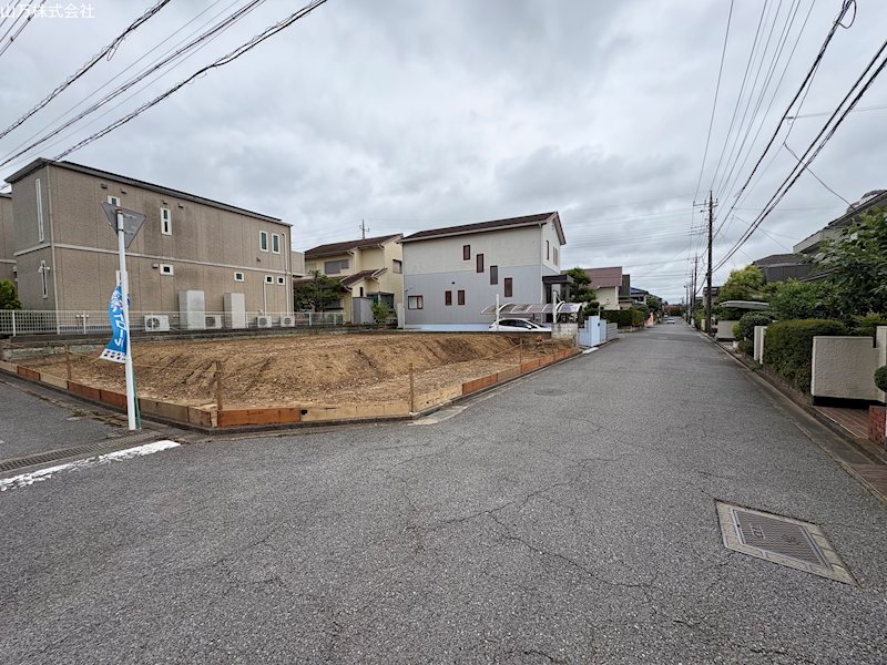 佐倉市ユーカリが丘2丁目　６M公道角地　建築条件なし売地　更地済 現地写真（前面道路含む現地写真）