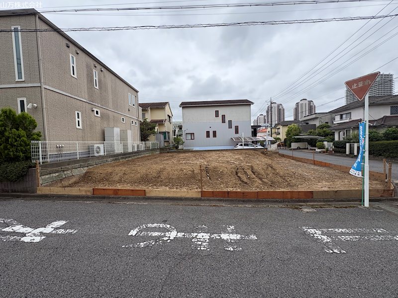 佐倉市ユーカリが丘2丁目　６M公道角地　建築条件なし売地　更地済 現地写真
