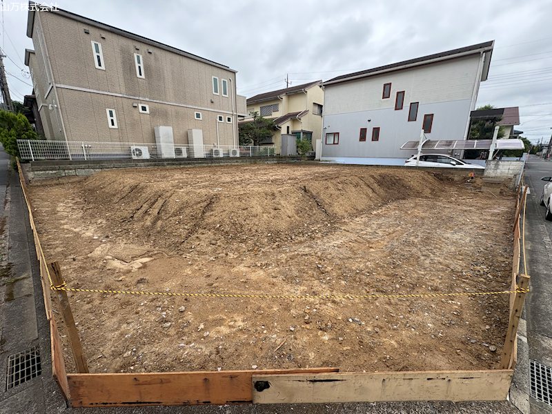 佐倉市ユーカリが丘2丁目　６M公道角地　建築条件なし売地　更地済 現地写真