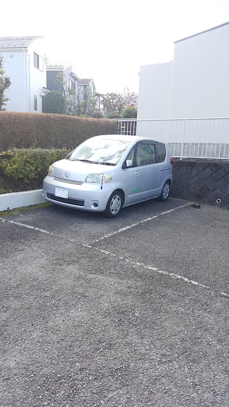 鳶尾テラスハウス 共用部写真（駐車場）