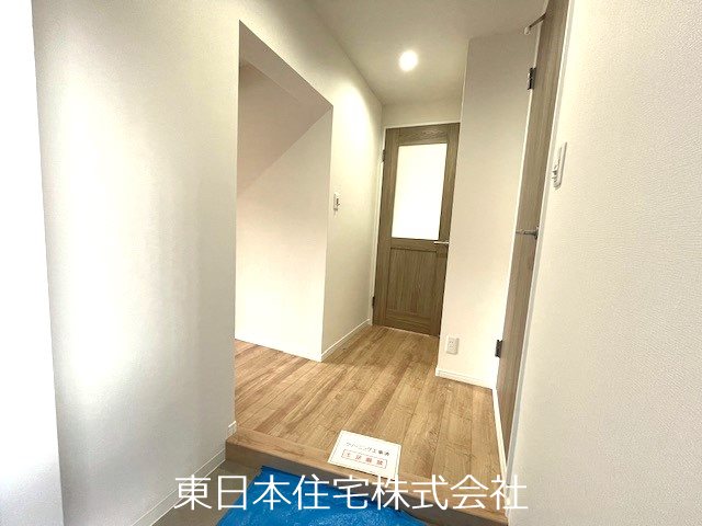 上郷西ヶ谷ハイツ13号棟 現地写真（玄関）