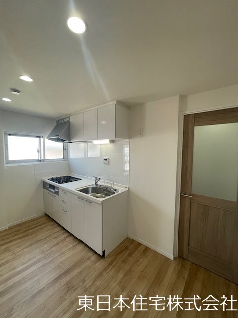 上郷西ヶ谷ハイツ13号棟 内観写真（キッチン）