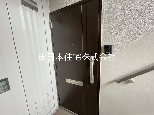 上郷西ヶ谷ハイツ13号棟 現地写真（玄関）