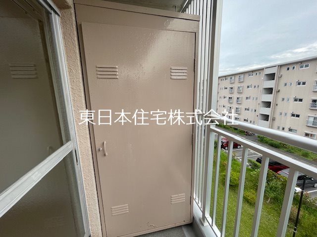 上郷西ヶ谷ハイツ13号棟 現地写真（バルコニー）