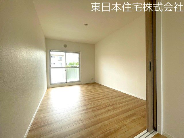 上郷西ヶ谷ハイツ13号棟 内観写真（リビング以外の居室）