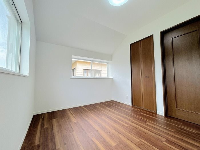 上尾市弁財1丁目中古戸建 内観写真（リビング以外の居室）