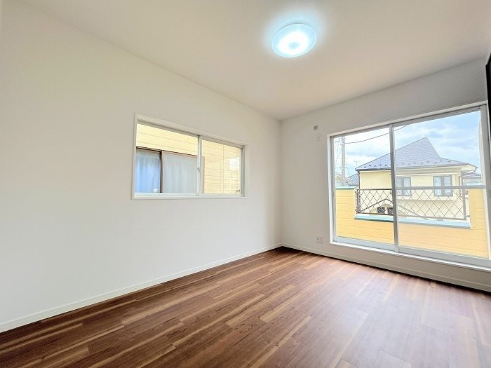 上尾市弁財1丁目中古戸建 内観写真（リビング以外の居室）