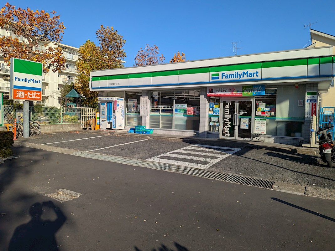 三郷早稲田団地（3丁目） コンビニ