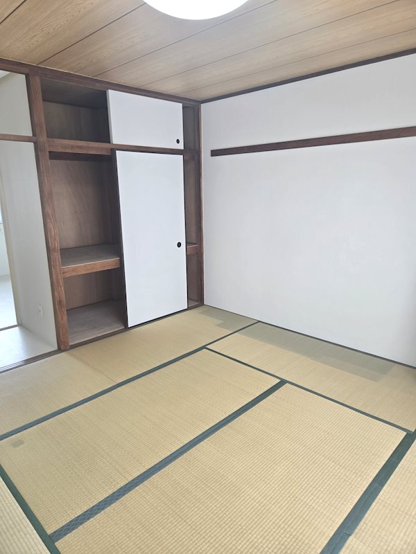 鳶尾テラスハウス 内観写真（リビング以外の居室）