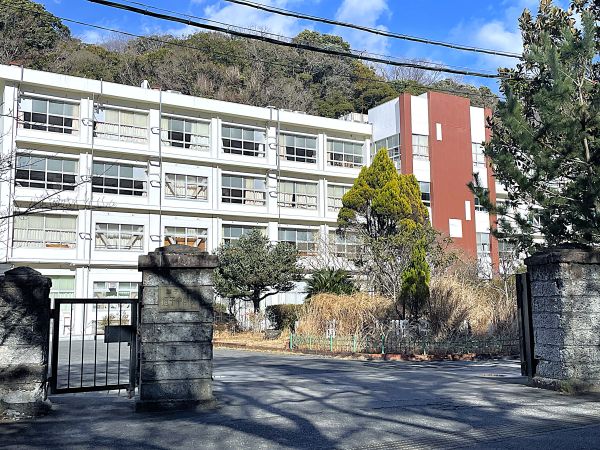 サニークレスト湘南八景２ 中学校