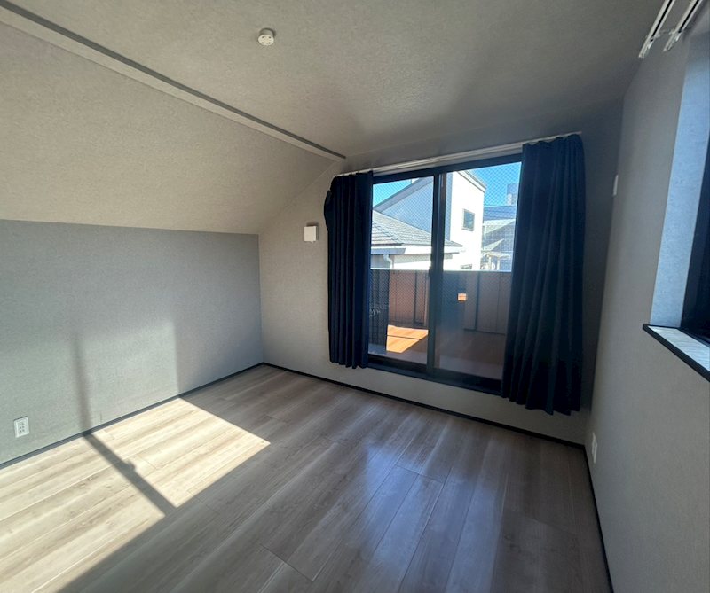 川崎市麻生区下麻生２丁目中古戸建 内観写真（リビング以外の居室）