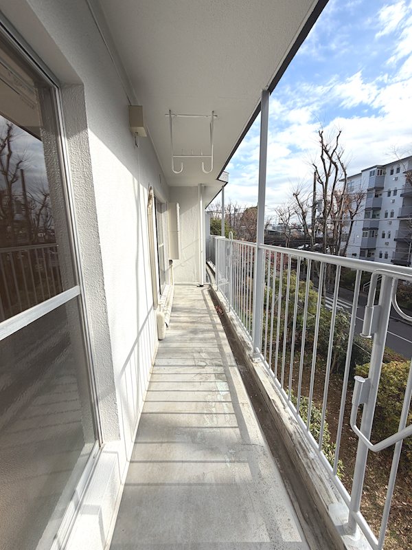 宮前平グリーンハイツ15号棟 現地写真（バルコニー）