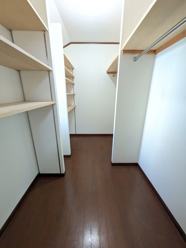 秋山中古戸建 内観写真（収納）