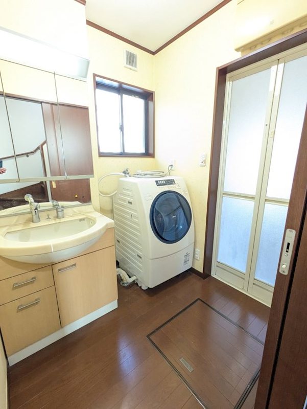 秋山中古戸建 内観写真（洗面台・洗面所）