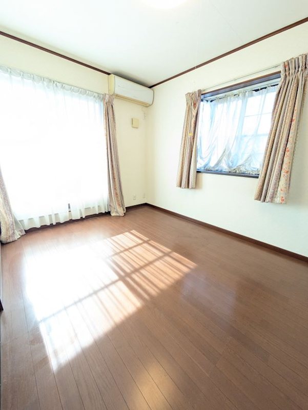 秋山中古戸建 内観写真（寝室）