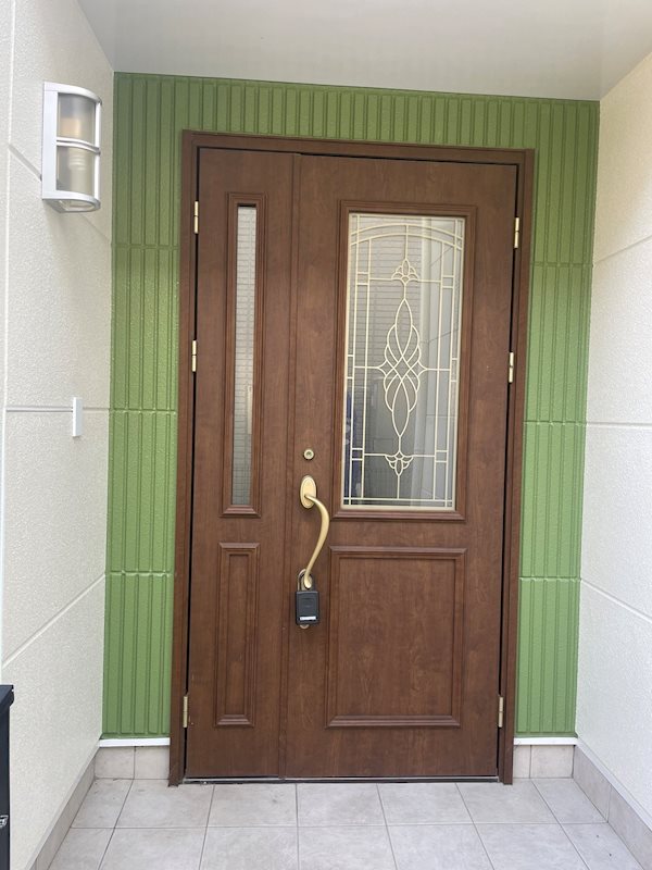 鴻巣市宮地5丁目中古戸建 現地写真（玄関）