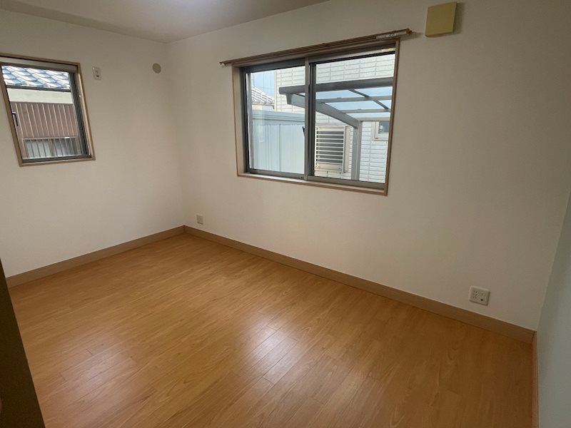 鴻巣市宮地5丁目中古戸建 内観写真（リビング以外の居室）