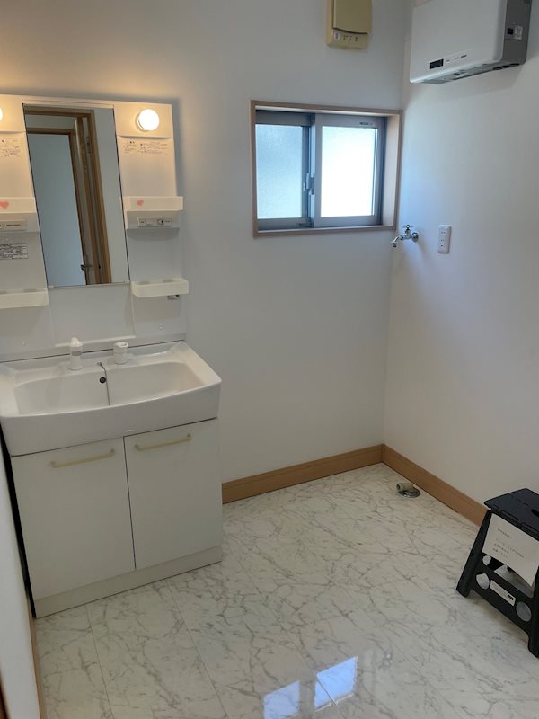 鴻巣市宮地5丁目中古戸建 内観写真（洗面台・洗面所）