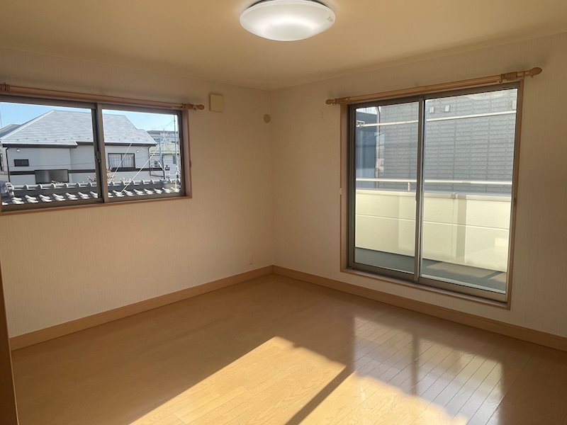 鴻巣市宮地5丁目中古戸建 内観写真（リビング以外の居室）