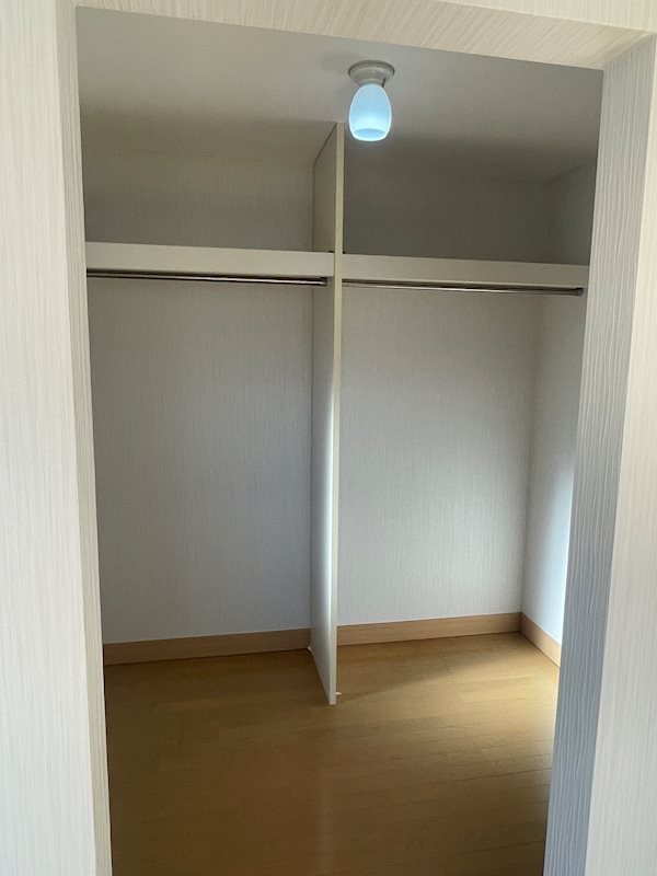 鴻巣市宮地5丁目中古戸建 内観写真（リビング以外の居室）