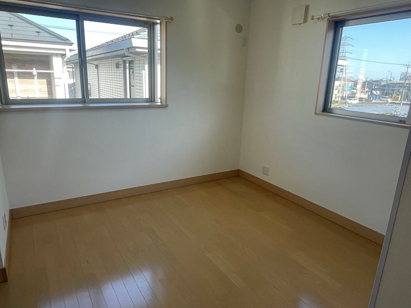 鴻巣市宮地5丁目中古戸建 内観写真（リビング以外の居室）