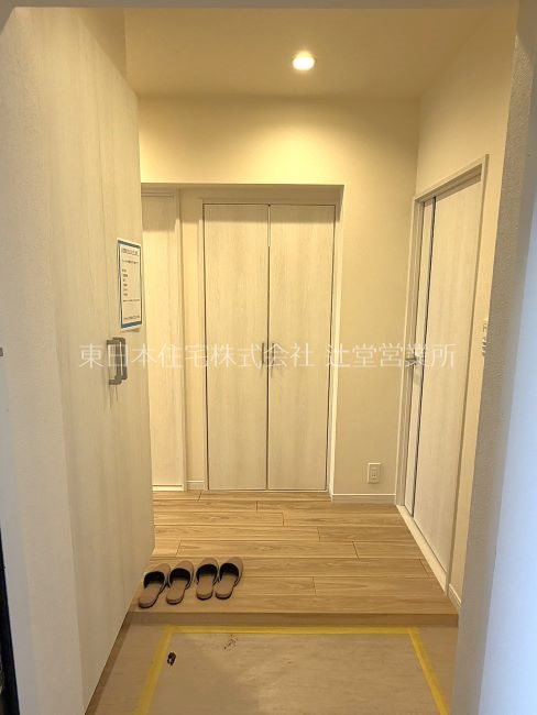 ネオハイツ茅ヶ崎 現地写真（玄関）