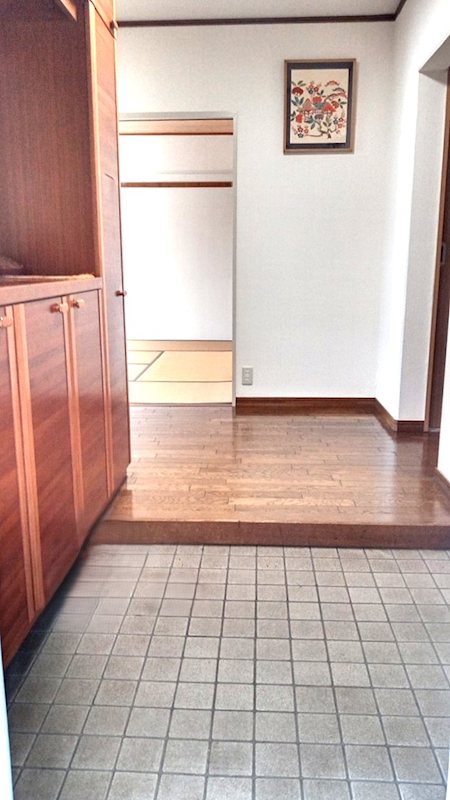エステート豊ヶ丘2-5 現地写真（玄関）