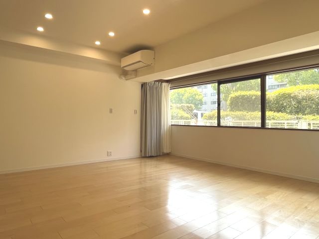 シティ能見台ふれあいの街C棟 内観写真（リビング）