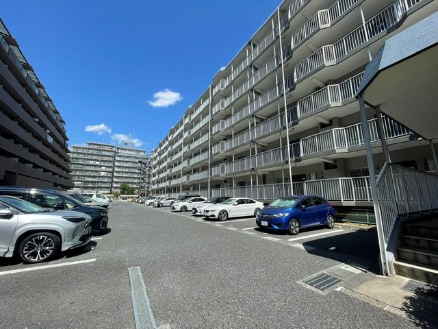 シャルム北越谷A棟 共用部写真（駐車場）