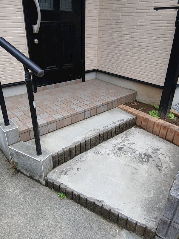柏市柏中古戸建  現地写真（玄関）