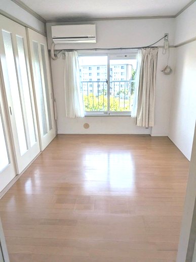 新栄町団地 内観写真（リビング）
