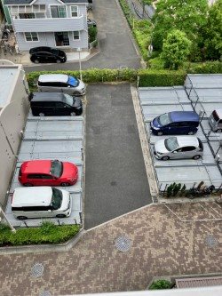 アミティ草加 共用部写真（駐車場）