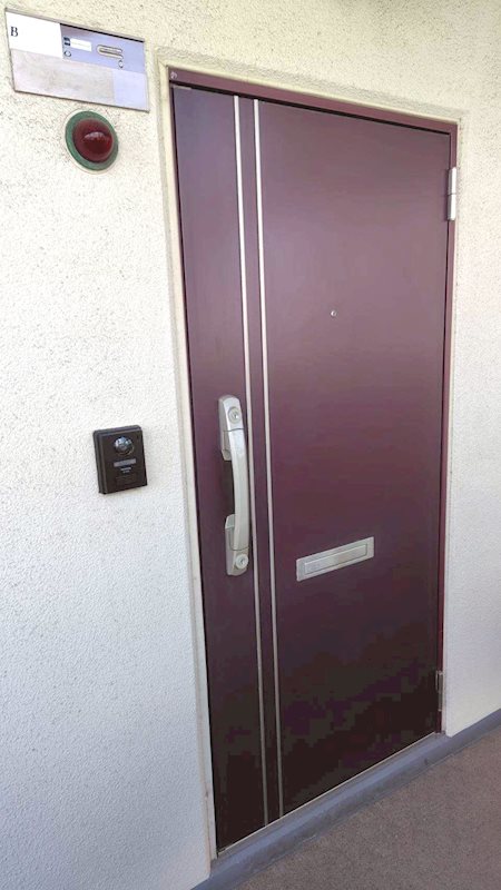 東建検見川マンションB棟 現地写真（玄関）