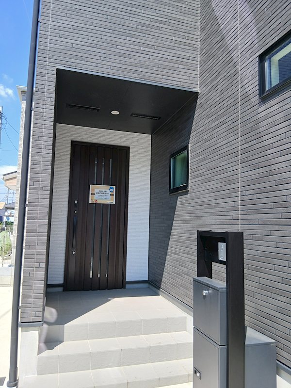 久喜市上町中古戸建 現地写真（玄関）
