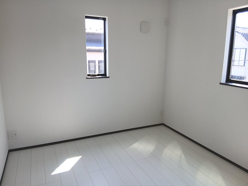 久喜市上町中古戸建 内観写真（リビング以外の居室）