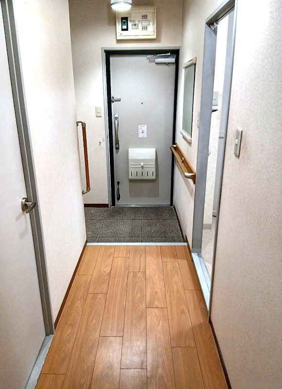 ソフトタウン行徳A棟 現地写真（玄関）