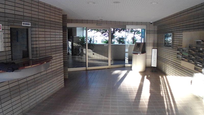 ライオンズマンション東鷲宮 共用部写真（エントランス）