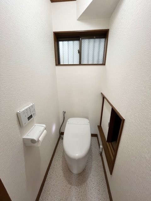 磯子区中原4丁目中古戸建 内観写真（トイレ）