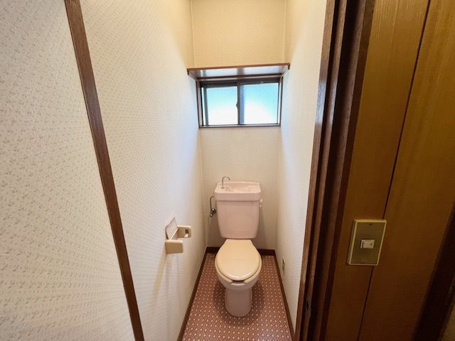 磯子区中原4丁目中古戸建 内観写真（トイレ）