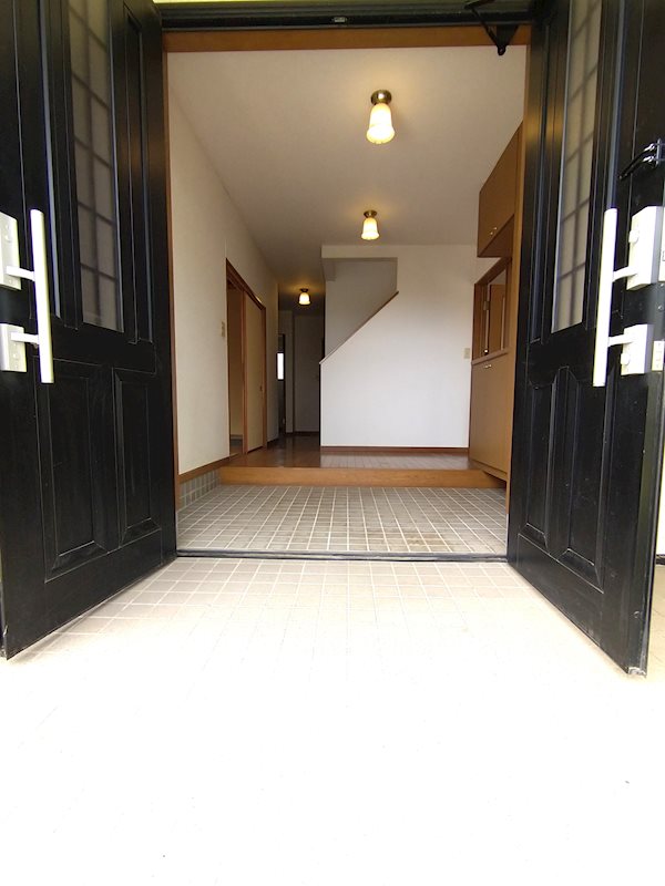 戸建　池の上二丁目 現地写真（玄関）